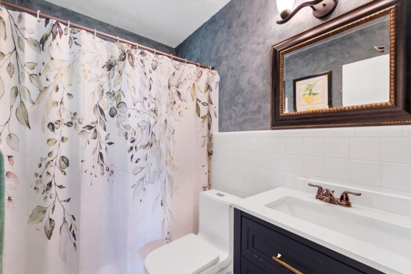 Building Photo - 1035 - 1037-1037 NE 32nd St