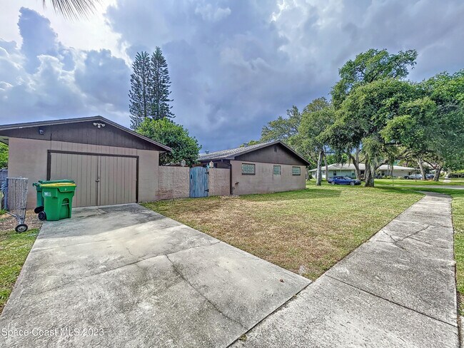 Building Photo - 305 Belmont Dr