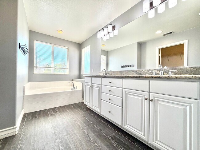 Building Photo - Modern Murrieta Living: Spacious 3-Bedroom Home in Griffith Place