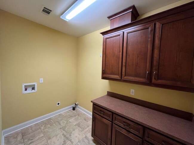 Building Photo - Riegel Pointe