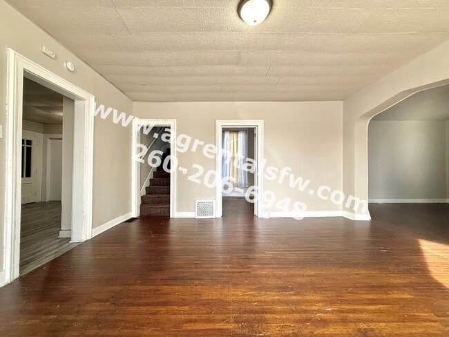 Building Photo - 3 Bedroom House