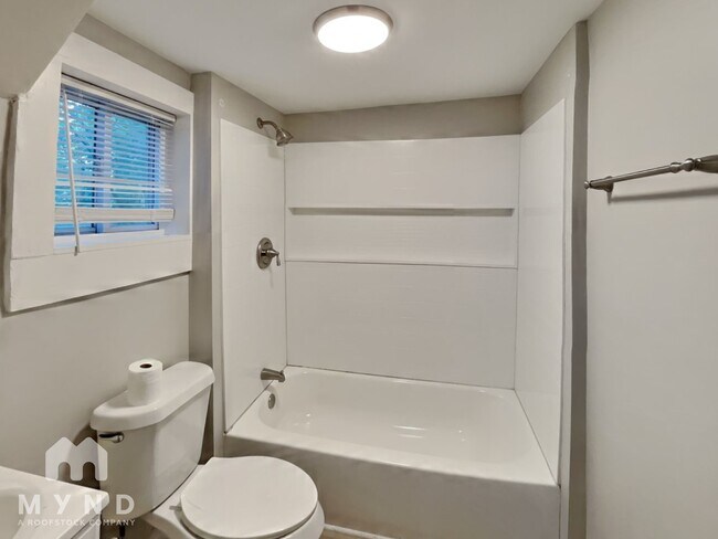 Building Photo - 117 Thayer Ave SE