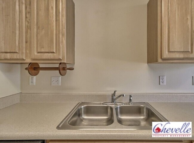Building Photo - 307 Summit Townes Way
