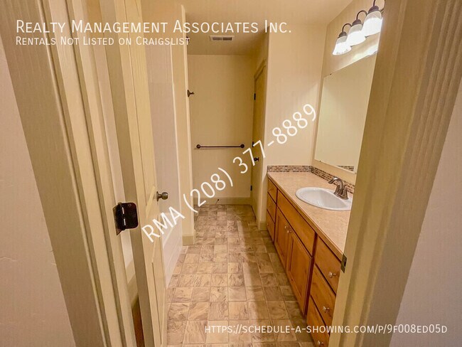 Building Photo - 2516 E Satterfield St