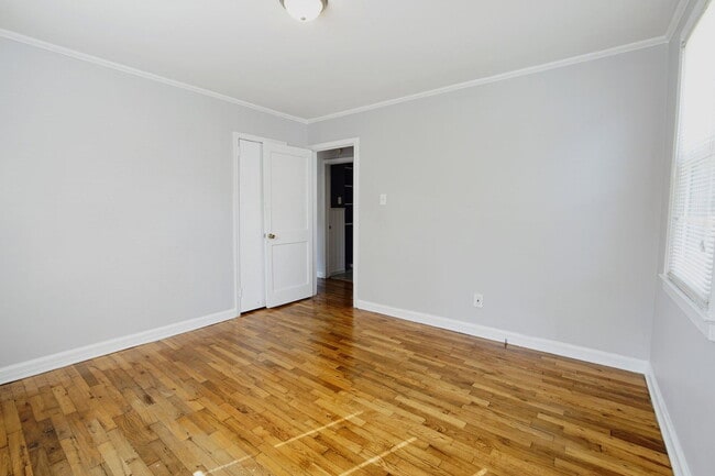 Building Photo - 3907 Peyton Ave