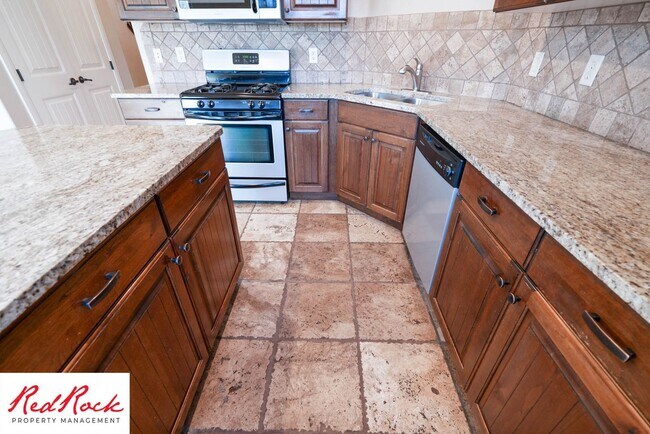 Building Photo - Dog Friendly, Beautiful Southgate Townhome!