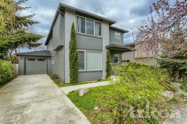 Building Photo - 5035 SE Knapp St