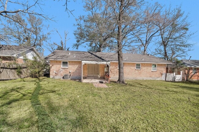 Building Photo - 2213 N Thompson St