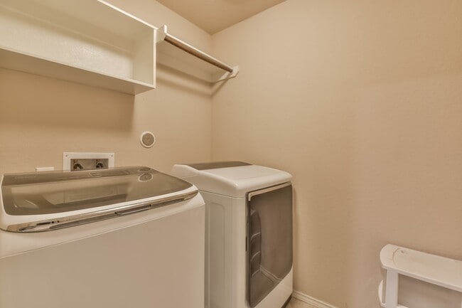 Building Photo - 16131 Beachside Pl