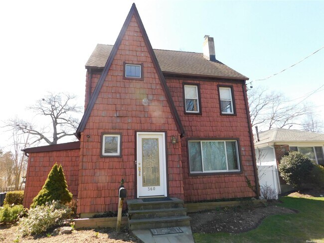 Building Photo - 360 Woodland Dr