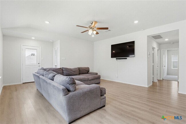 Building Photo - 162 Ellenora Dr