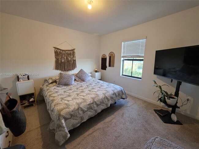 Building Photo - 466 NE 12th St