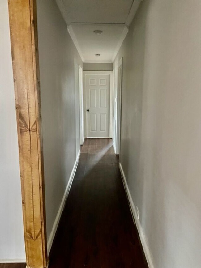 Building Photo - Adorable 3-bed 2-bath brick ranch, sitting on nearly a half acre lot, is located in Gastonia