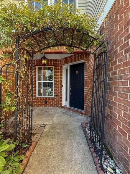 Building Photo - 2656 Bracston Rd