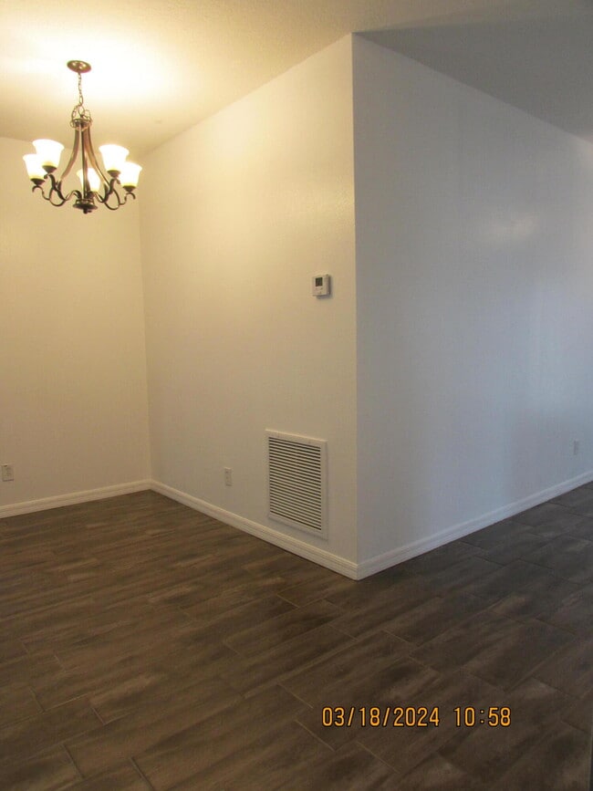 Building Photo - 2089 Maeve Cir