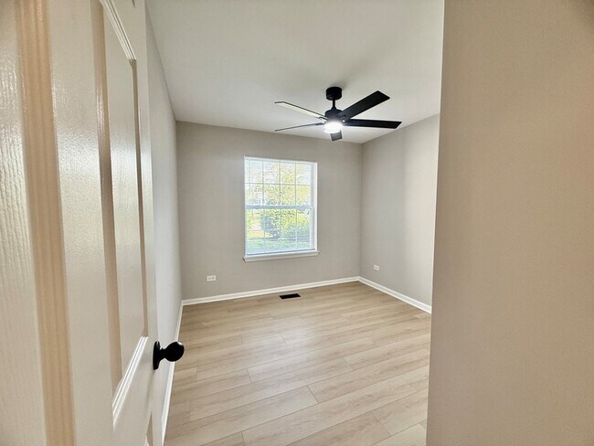 Building Photo - 39849 N Harbor Ridge Dr