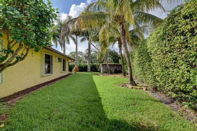 Building Photo - 2570 NW 27th St