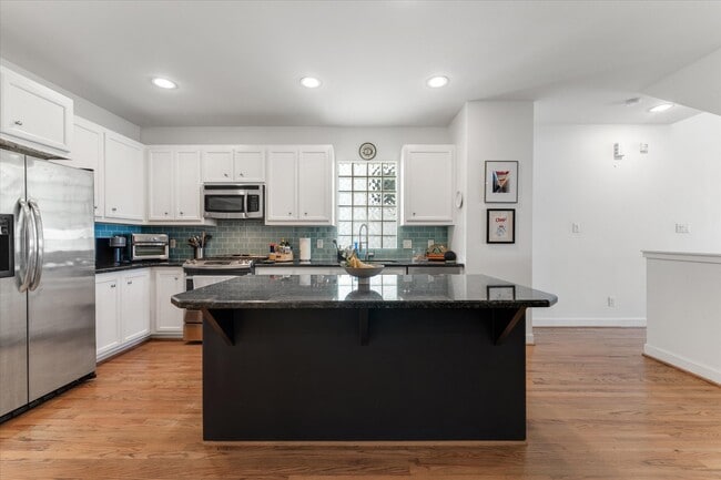 Building Photo - 650 Westcross St