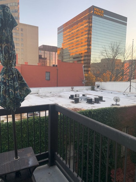 Building Photo - 1520 Main St