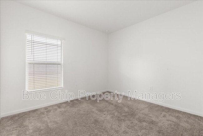 Building Photo - 1725 White Water Ct