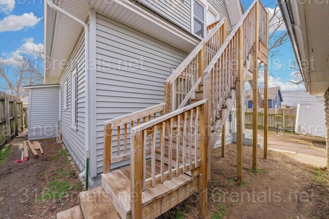 Building Photo - $850 - 1 bed 1 bath - Beautiful newly renovated Multi-family home located in Delano