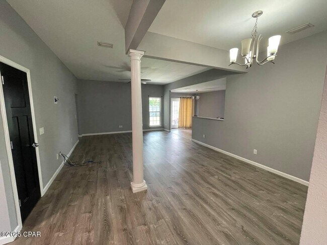 Building Photo - 245 Woodlawn Ct