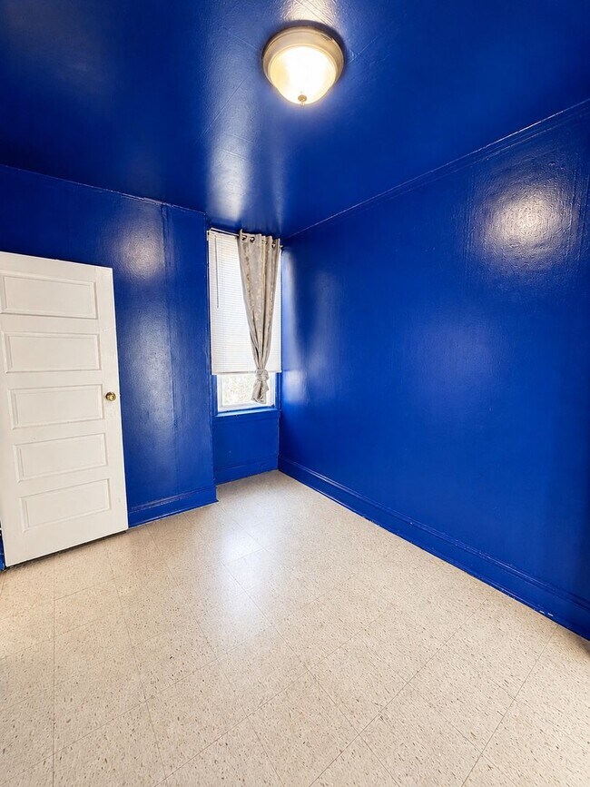 Building Photo - 2942 Tulip St