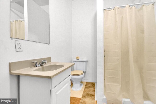 Building Photo - 1852 5th St NW