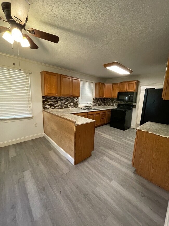 Building Photo - 231 S Sunset Terrace