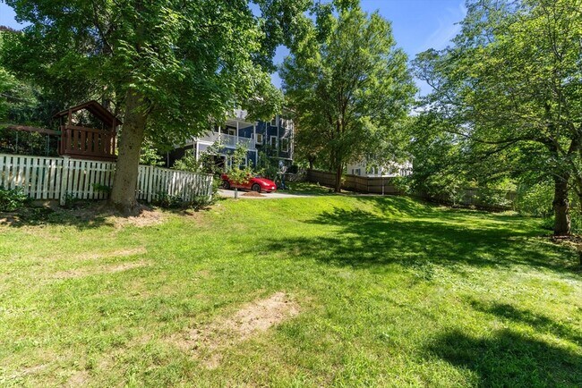 Building Photo - 161 Highland Ave