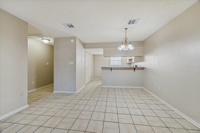 Building Photo - 2007 Country Village Blvd