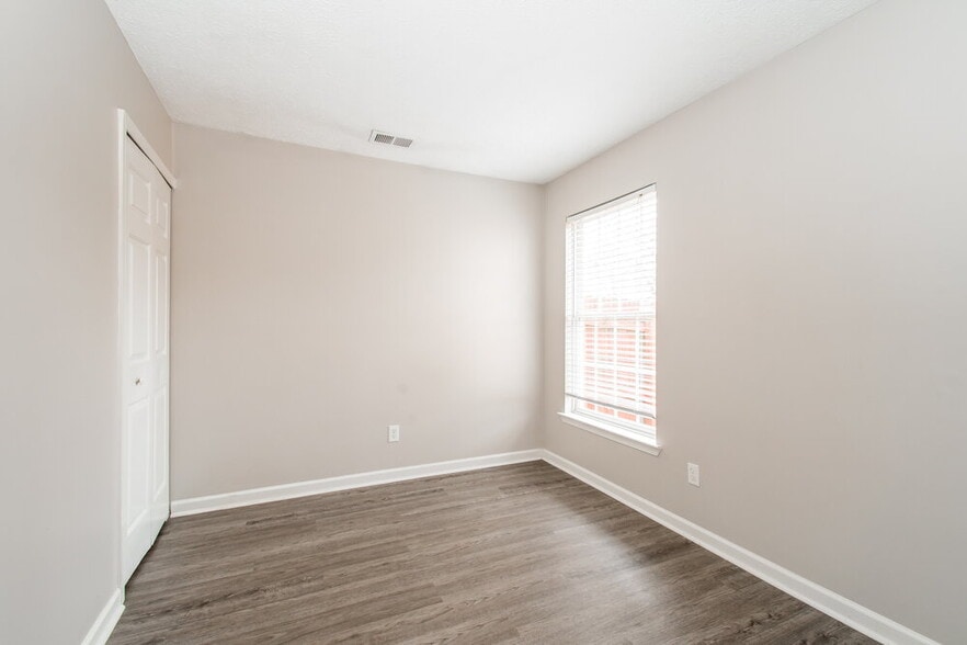 Building Photo - 2633 River Meade Way