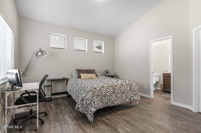 Building Photo - 14349 Tobe Davis Dr