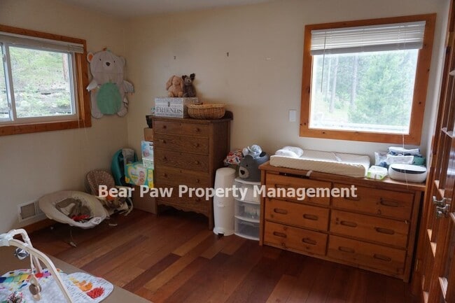 Building Photo - Great Home on Upper Bear Creek!!
