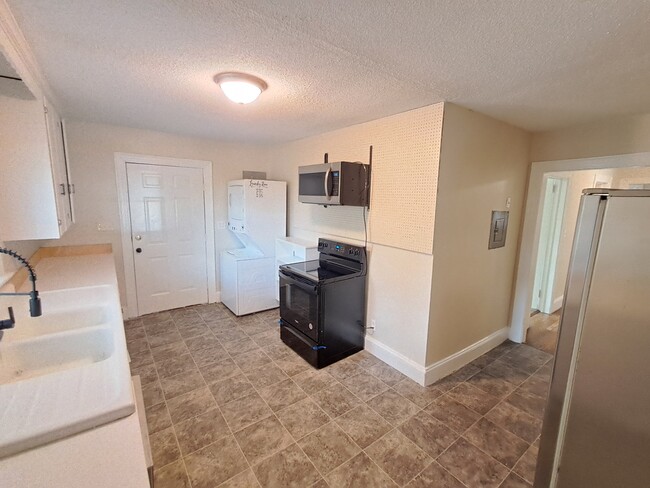 Building Photo - 1209 S Greene St