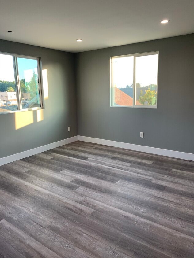 Building Photo - 789 E 41st Pl