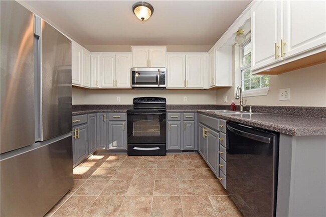 Building Photo - 54 Poplar Rd