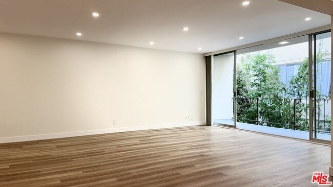 Building Photo - 414 N Palm Dr