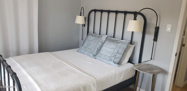 Building Photo - 4440 E Campbell Ave