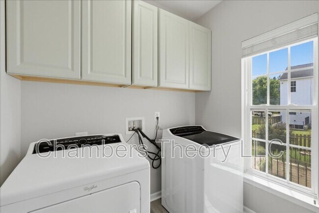 Building Photo - 42211 Marcy Way