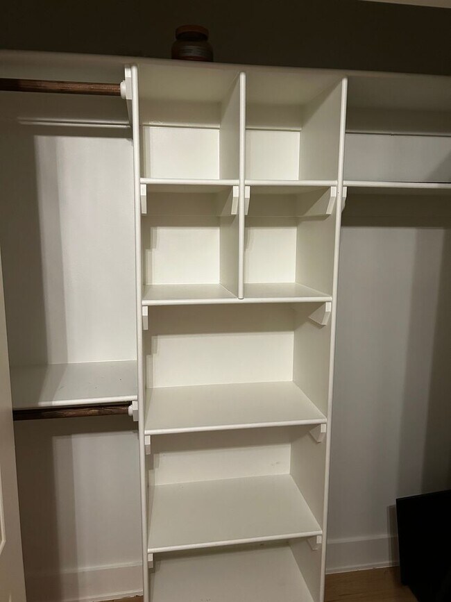 Building Photo - UNFURNISHED Beautiful Large Home Available Now on North Walnut in Fayetteville !!