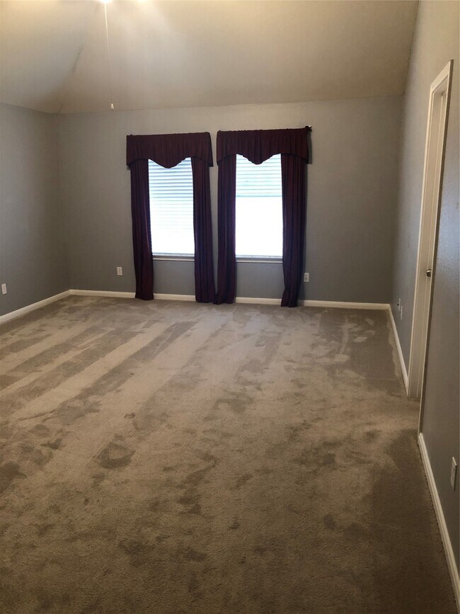 Building Photo - 1211 Colonial Manor Dr