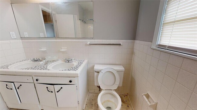 Building Photo - 3252 Cheltenham Dr