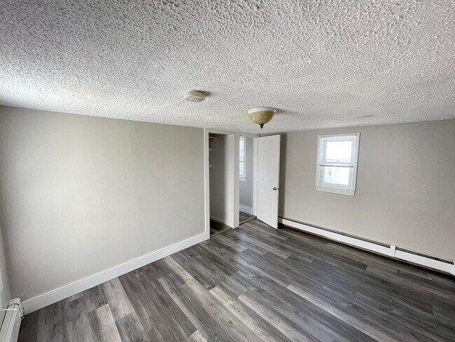 Building Photo - 336 Amherst St