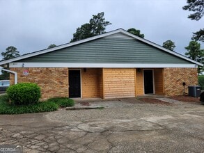 Building Photo - 422 GA Hwy 211