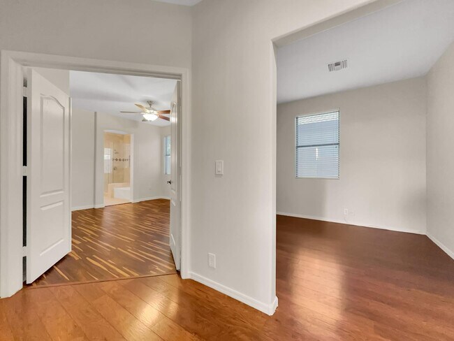 Building Photo - 261 N Nash Way