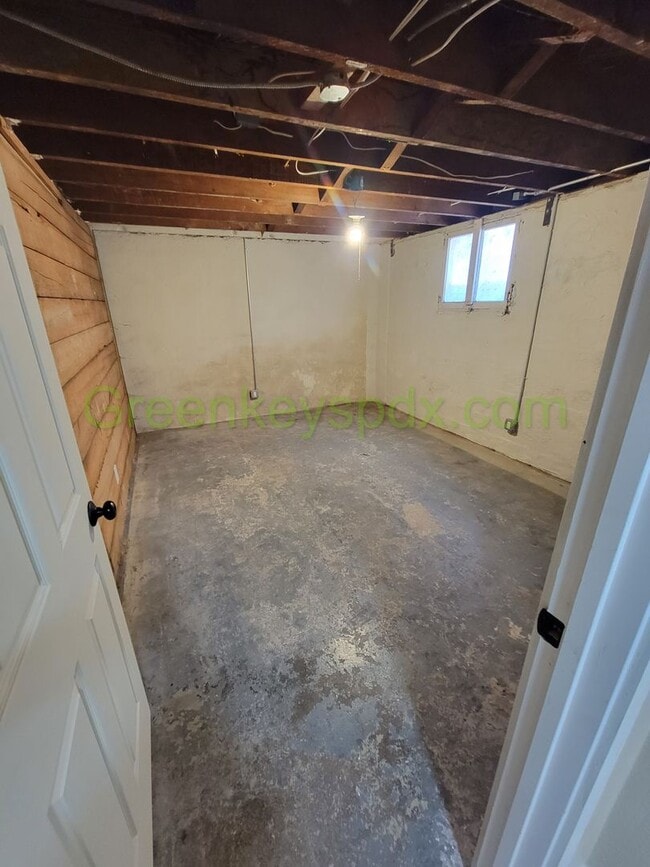 Building Photo - Amazing 1-Bedroom Unit in a Side-by-Side Duplex Near Hollywood District