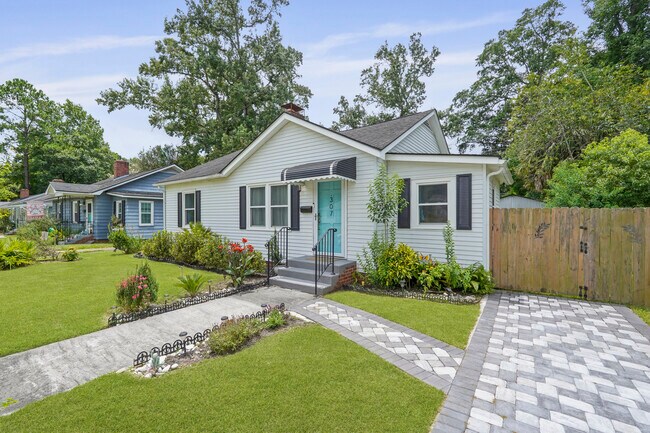 Building Photo - Charming Ardsley Park Bungalow Fully Furnished