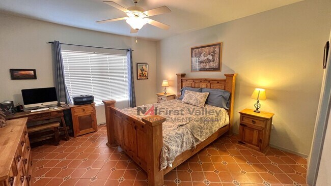 Building Photo - 2 Bedrooms, 2 Baths and a Single Car Garage