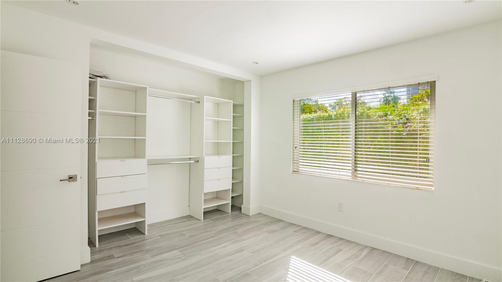 Building Photo - 10 Prospect Dr